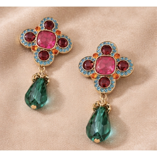 Kolczyki z kryształami – biżuteria o królewskim charakterze.